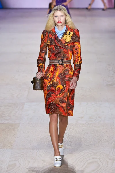 Look 28